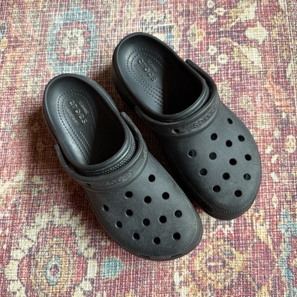 Crocs women’s 9 Classic Platform Clogs by Crocs in Black